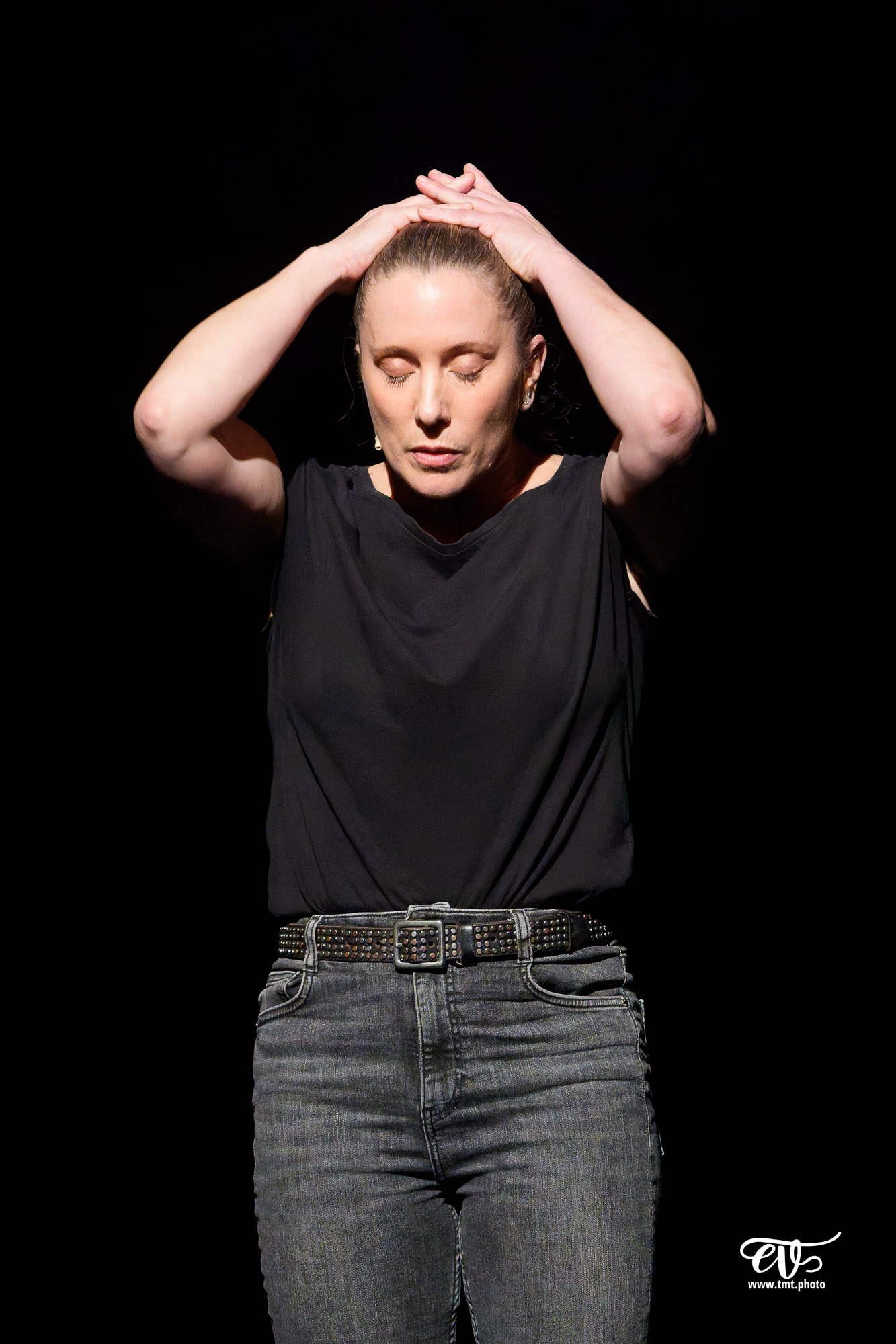 LES CHATOUILLES OU LA DANSE DE LA COLÈRE (ANDRÉA BESCOND)